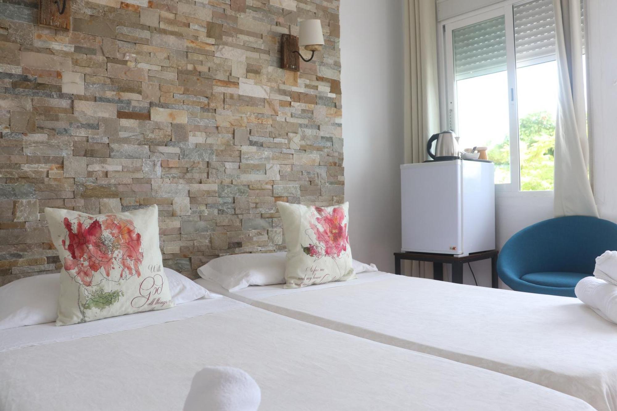 Hostal La Paloma II Калпе Екстериор снимка