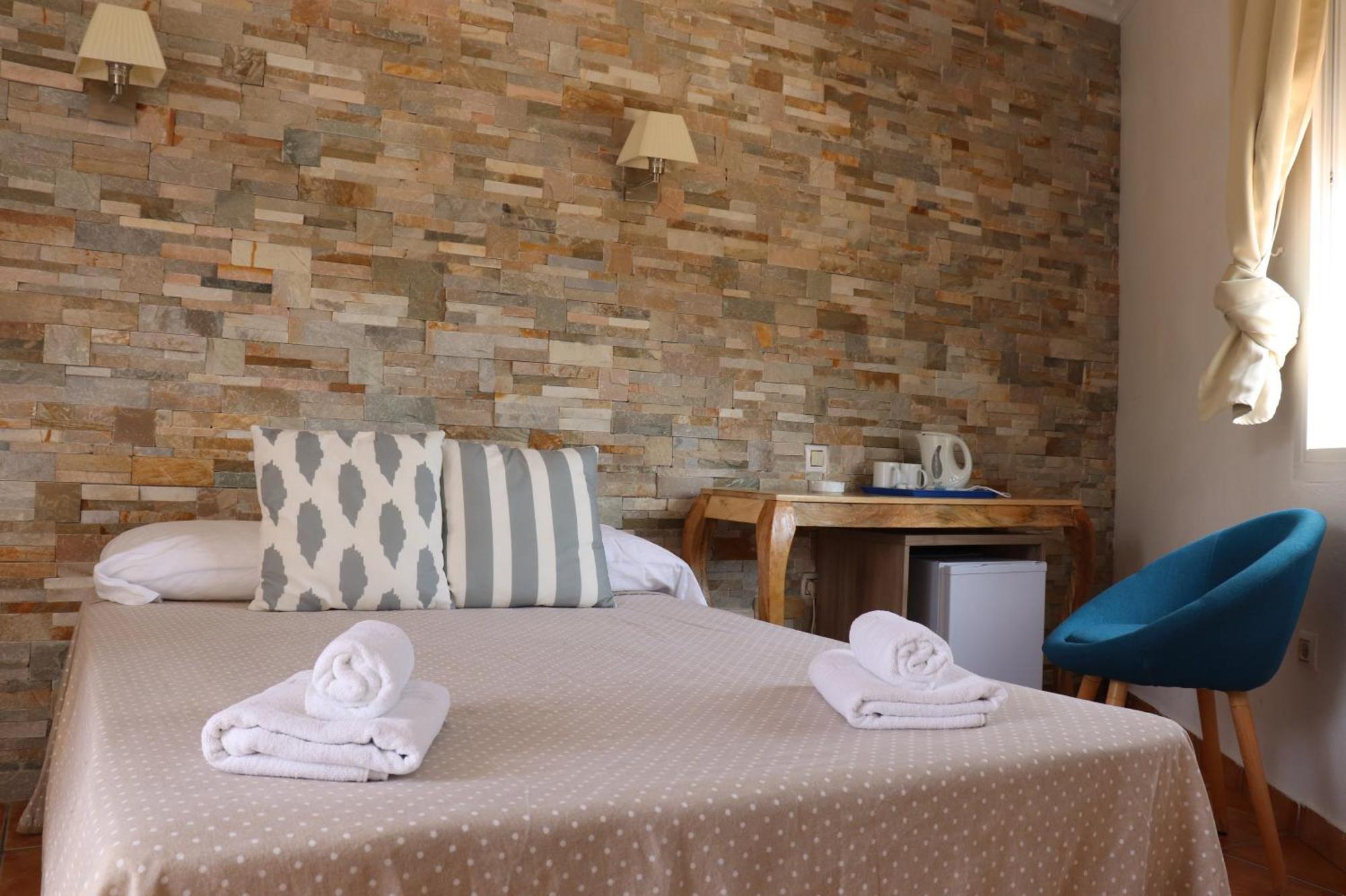 Hostal La Paloma II Калпе Екстериор снимка