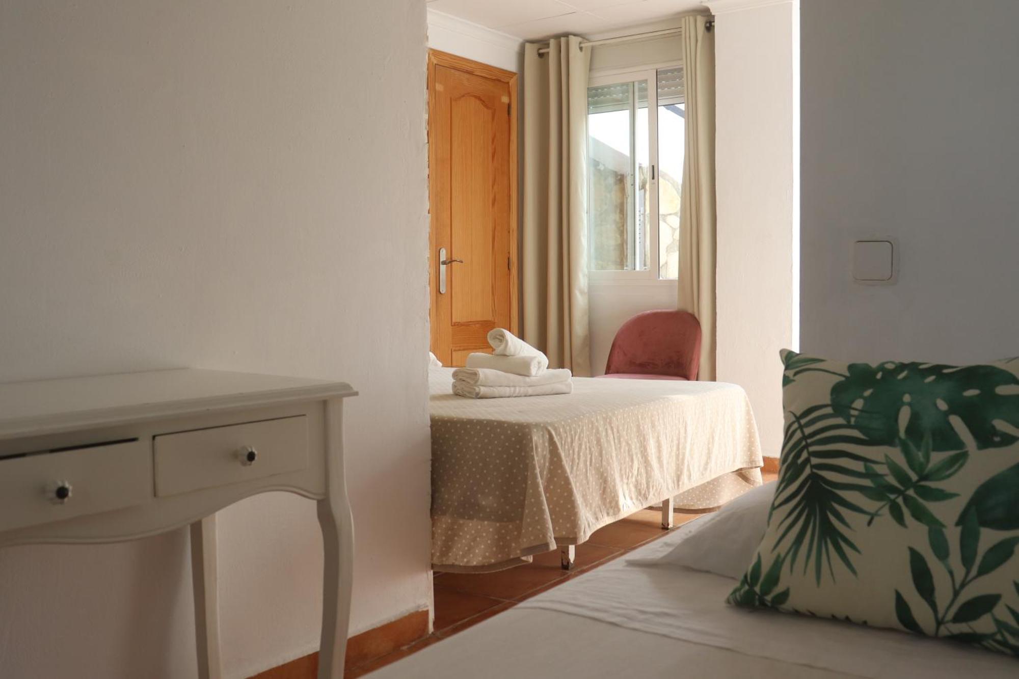 Hostal La Paloma II Калпе Екстериор снимка