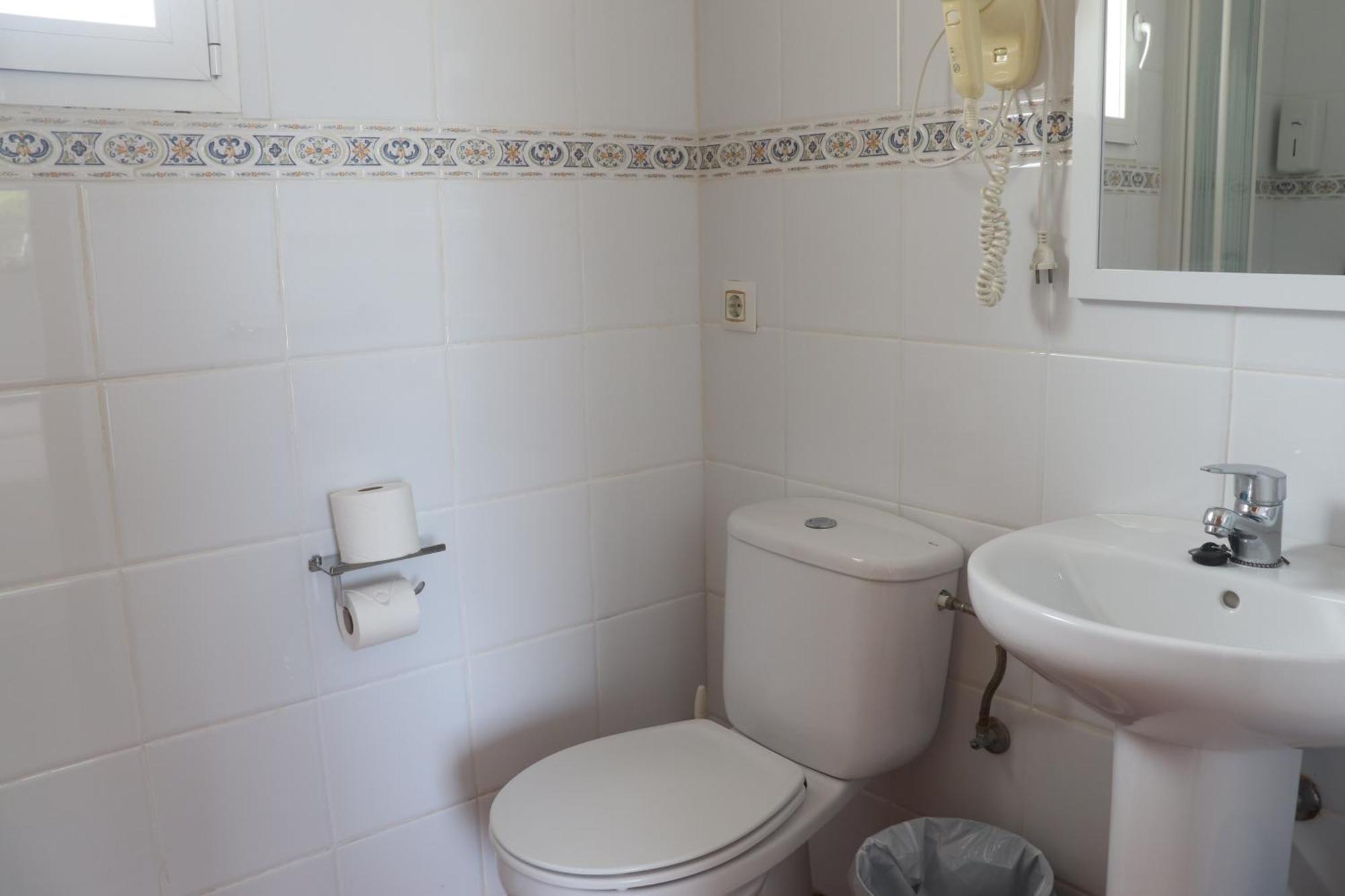 Hostal La Paloma II Калпе Екстериор снимка