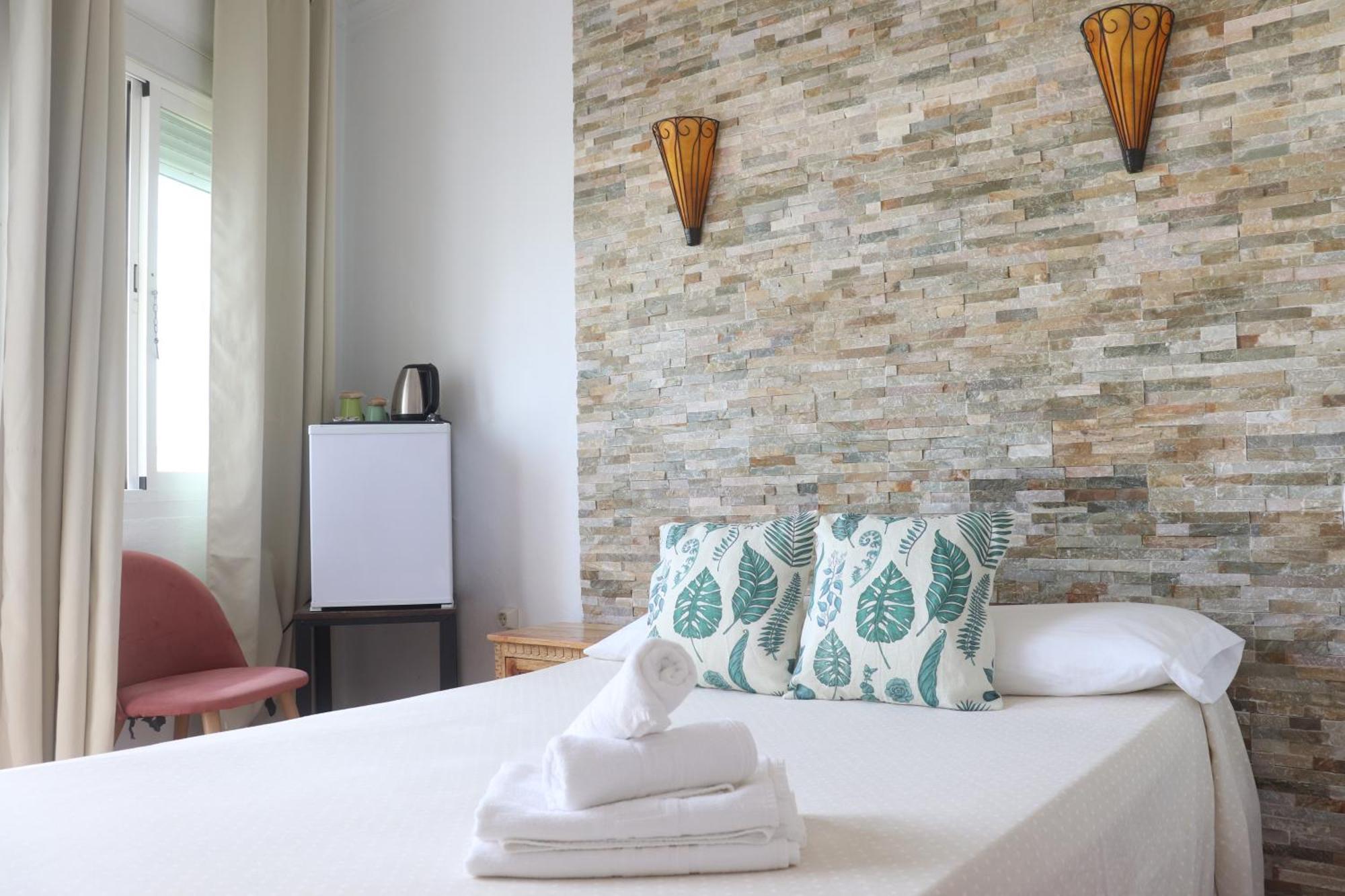 Hostal La Paloma II Калпе Екстериор снимка