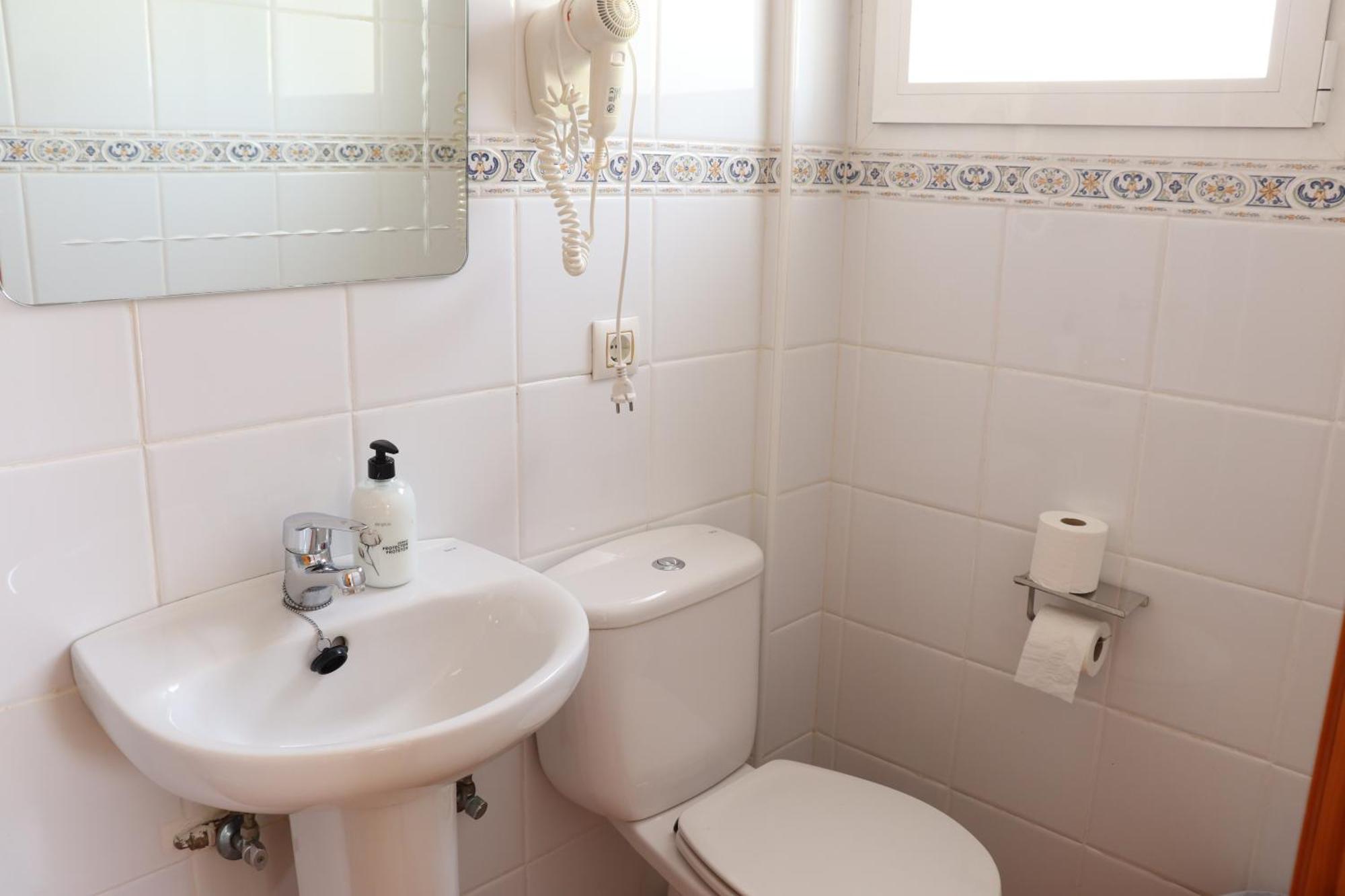 Hostal La Paloma II Калпе Екстериор снимка