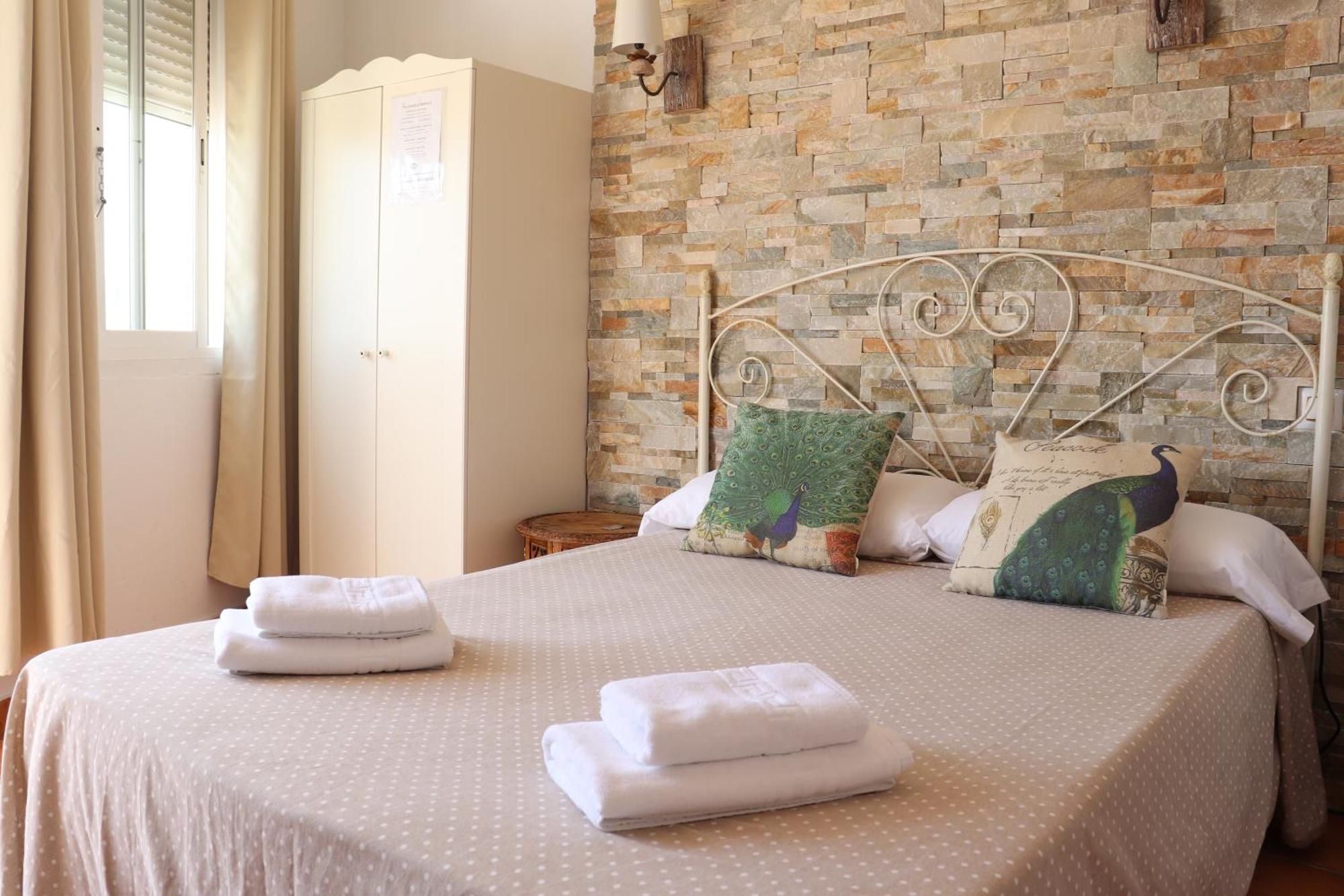 Hostal La Paloma II Калпе Екстериор снимка
