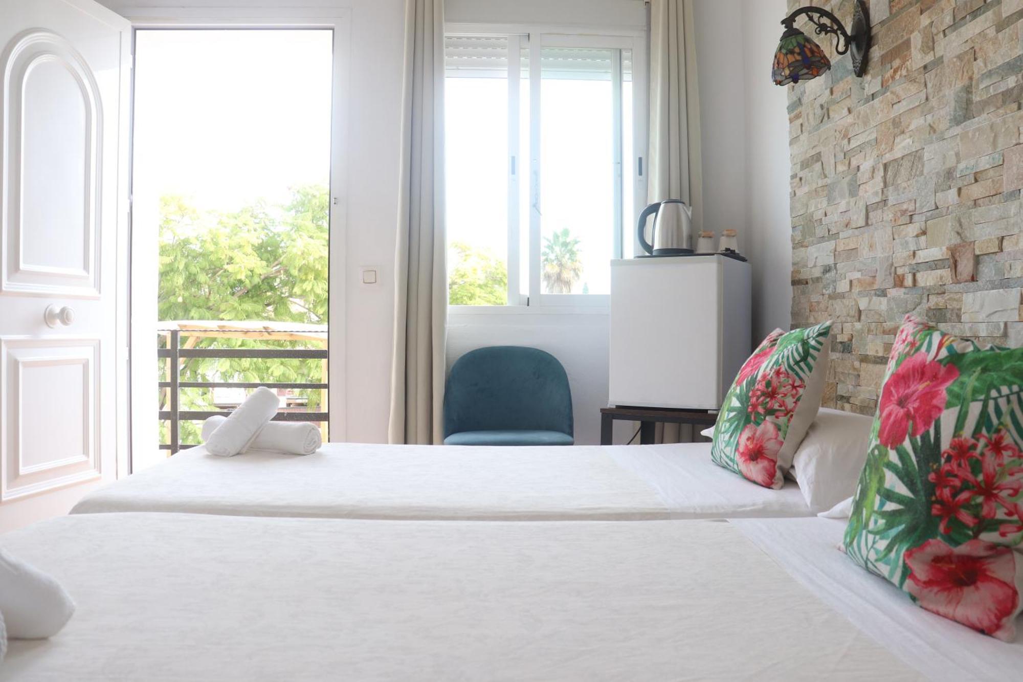 Hostal La Paloma II Калпе Екстериор снимка