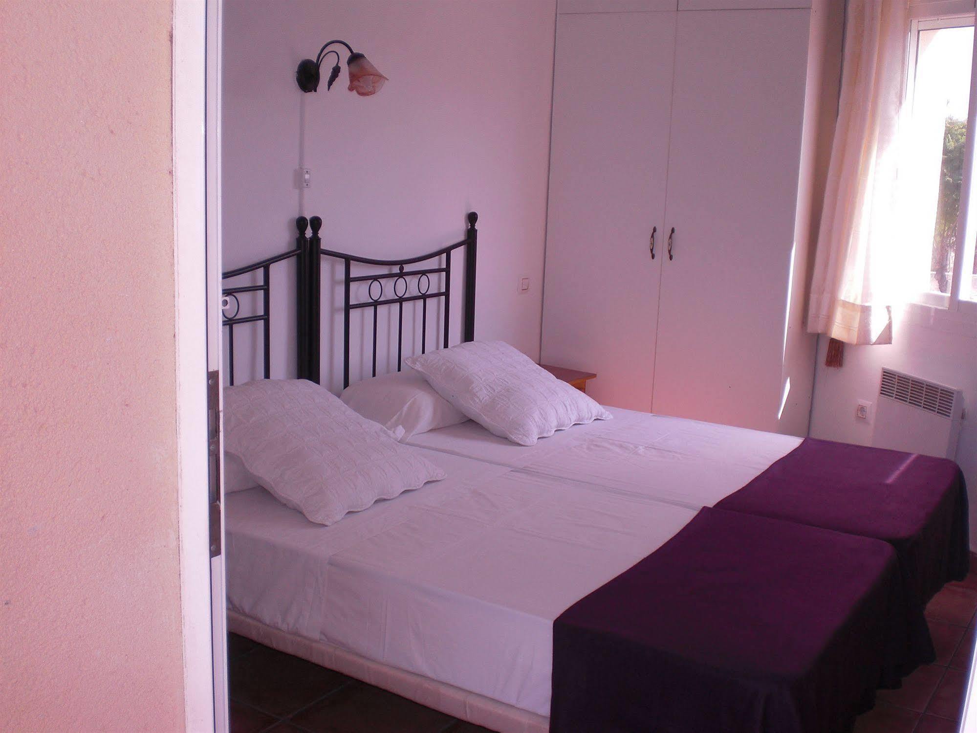 Hostal La Paloma II Калпе Екстериор снимка
