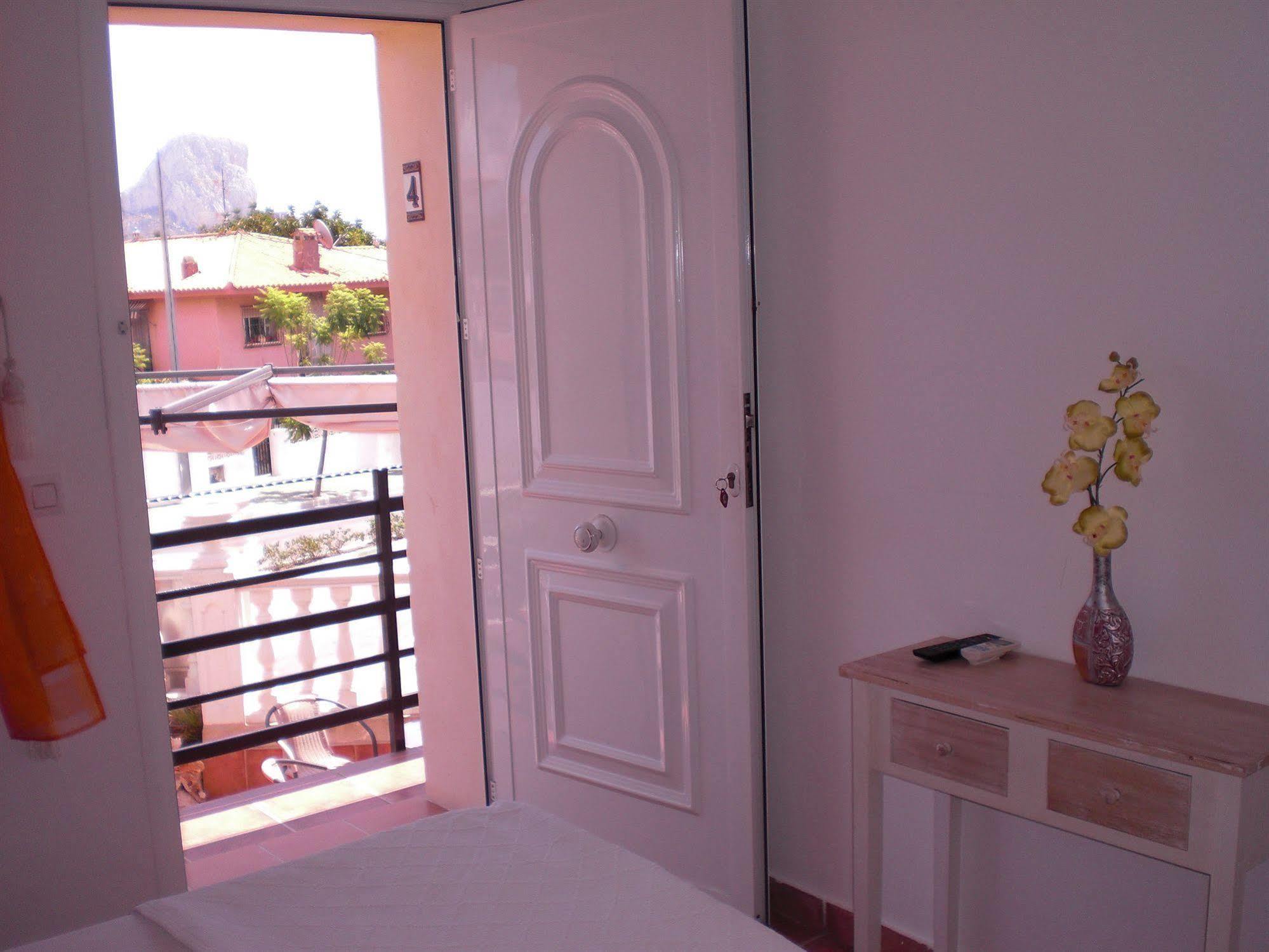 Hostal La Paloma II Калпе Екстериор снимка