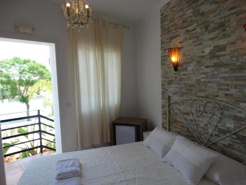 Hostal La Paloma II Калпе Екстериор снимка