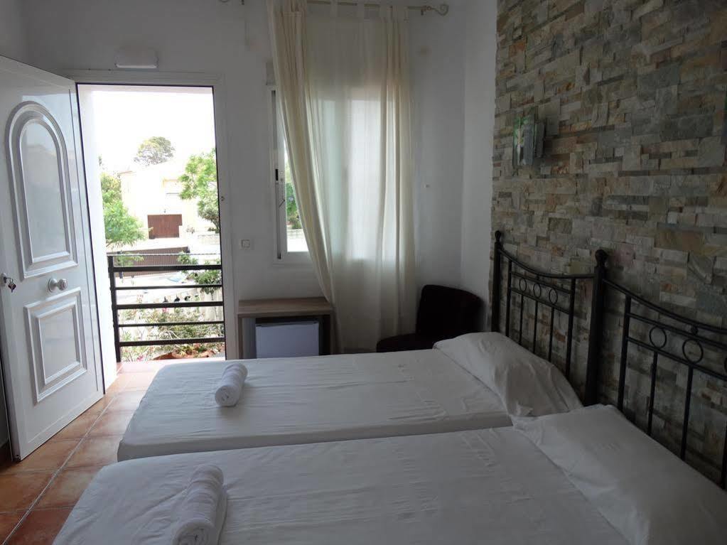 Hostal La Paloma II Калпе Екстериор снимка