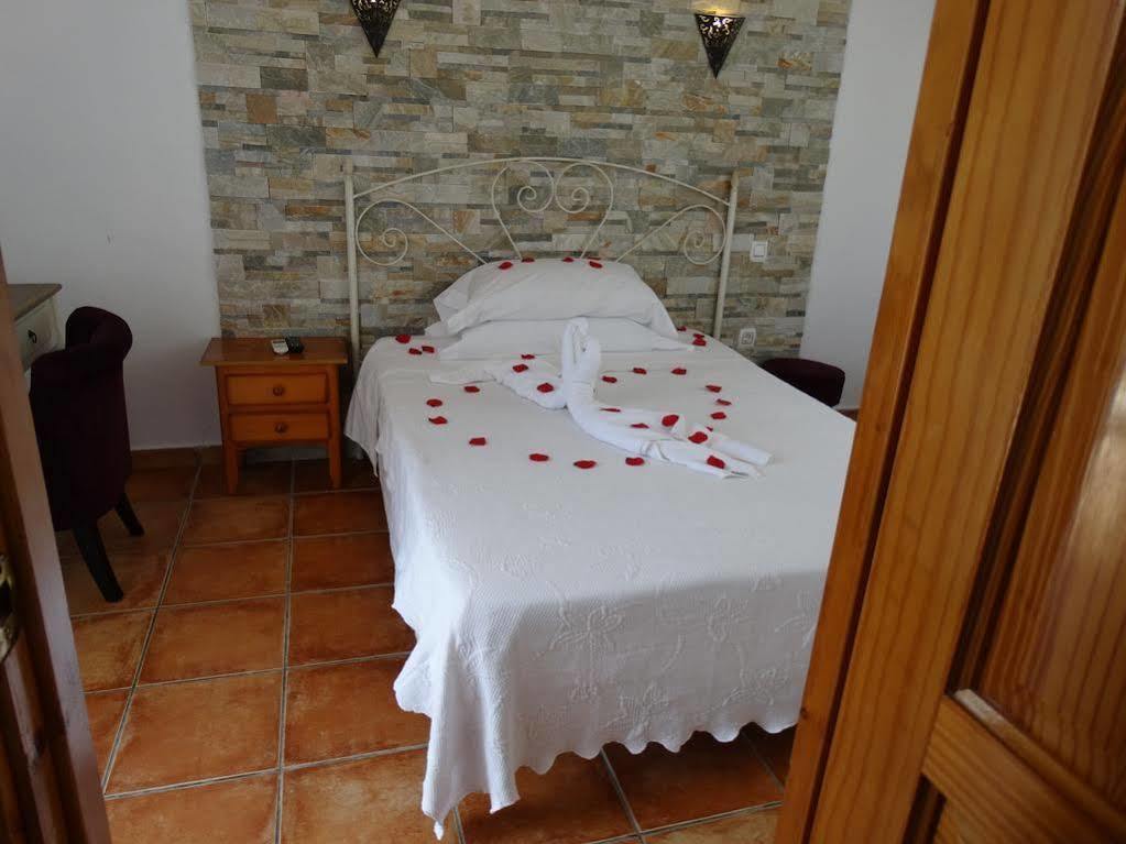 Hostal La Paloma II Калпе Екстериор снимка